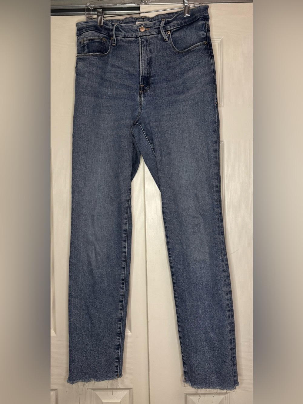 Good American Frayed Hem Straight Leg Jeans - Size 32/14